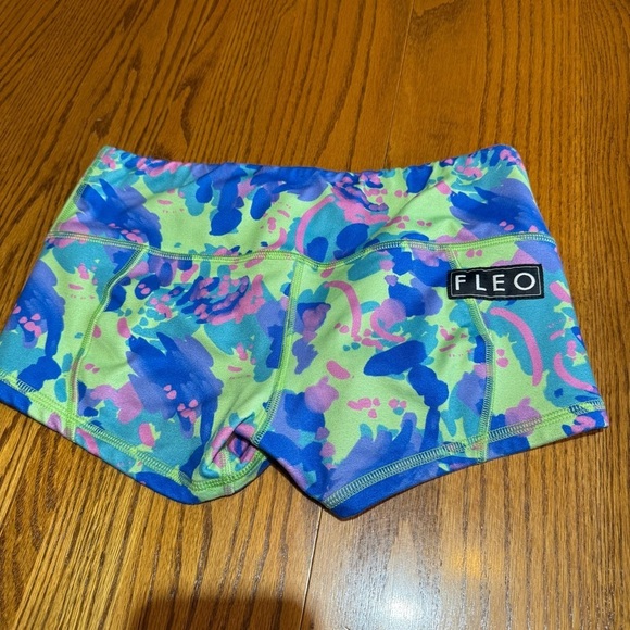 FLEO Colorful Patterned Athletic Shorts Size Small - Picture 4 of 4